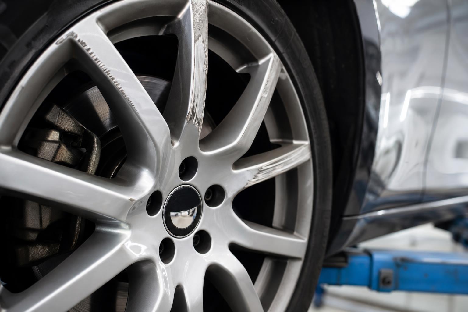 découvrez des méthodes simples et efficaces pour réparer une jante alu rayée et redonner un coup de neuf à vos roues en quelques étapes faciles.
