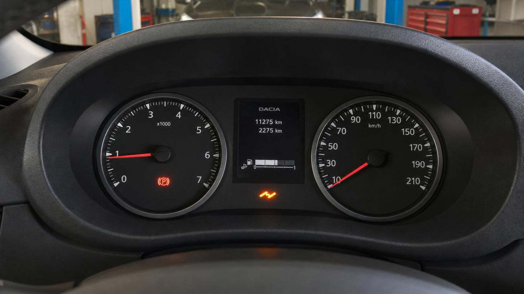 découvrez la signification du voyant orange zigzag sur votre dacia sandero et apprenez comment réagir efficacement pour garantir votre sécurité et le bon fonctionnement de votre véhicule.