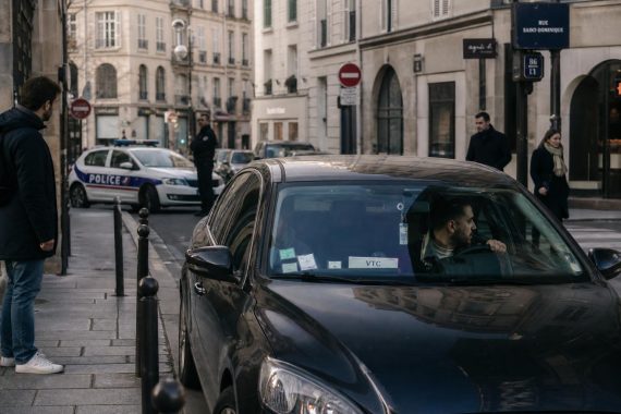 découvrez tout ce qu'il faut savoir sur le vtc clandestin en france et les risques liés au rattachement non conforme pour circuler en toute légalité.