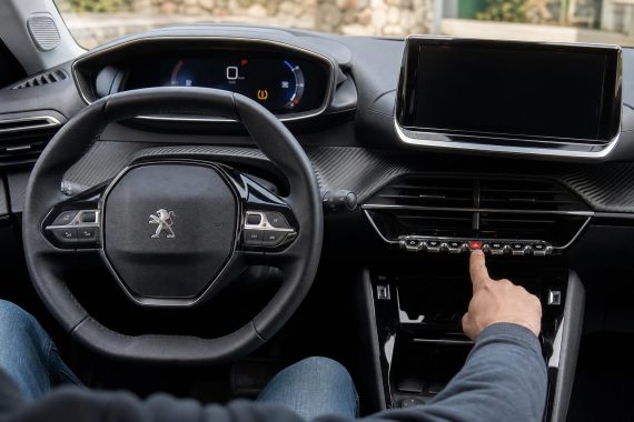découvrez comment réinitialiser facilement le voyant de pression des pneus sur votre peugeot 2008 pour assurer une conduite sûre et optimale.